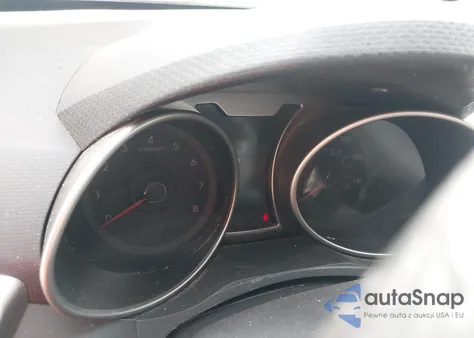 2013 Hyundai Veloster Base W/Red z USA, uszkodzony, nr VIN KMHTC6AD4DU126090